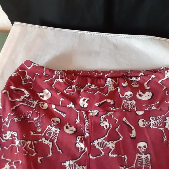 LULAROE HALLOWEEN HUMAN & DOG SKELETONS MAROON OS LEGGINGS - Picture 3 of 4